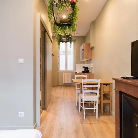 Dify Jungle Jean Mace Apartment Lyon
